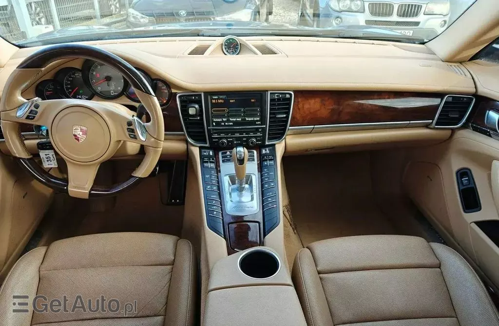 PORSCHE Panamera 