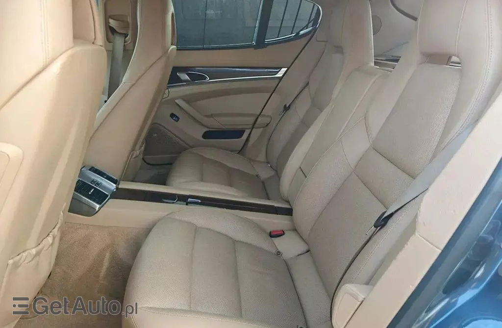 PORSCHE Panamera 