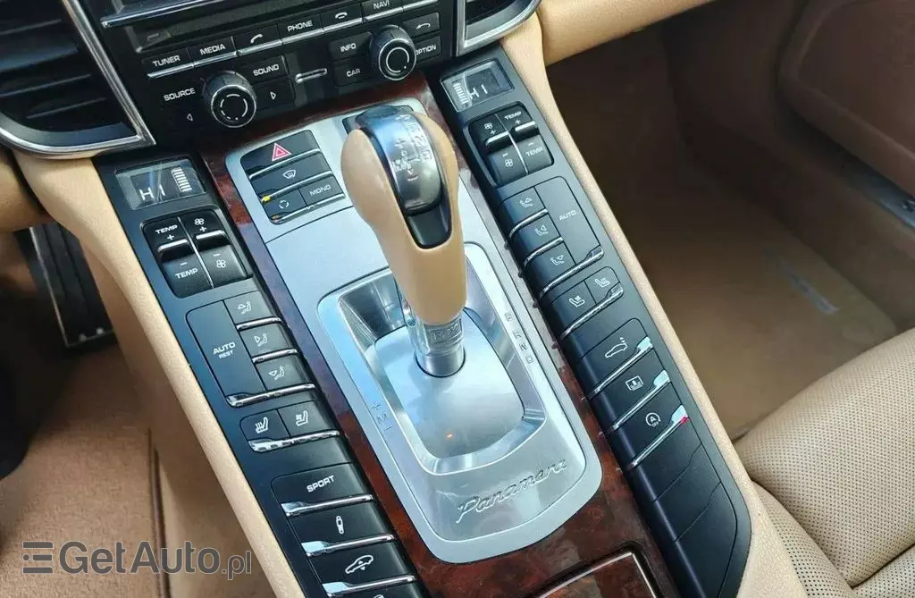 PORSCHE Panamera 