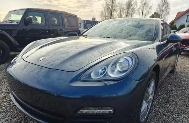PORSCHE Panamera 