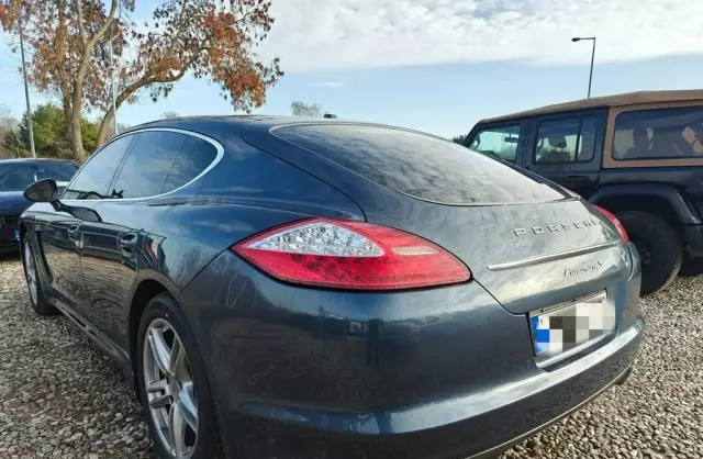 PORSCHE Panamera 