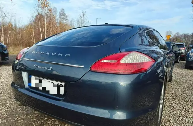 PORSCHE Panamera 