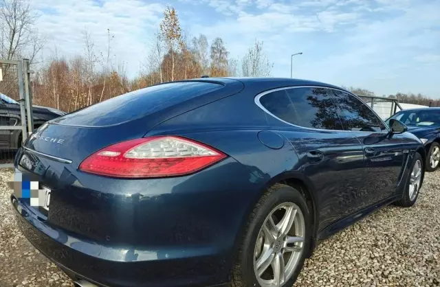 PORSCHE Panamera 