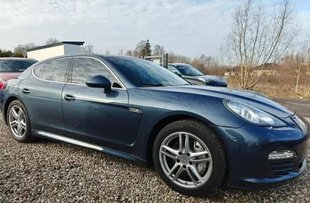 PORSCHE Panamera 