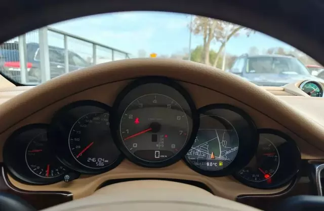 PORSCHE Panamera 