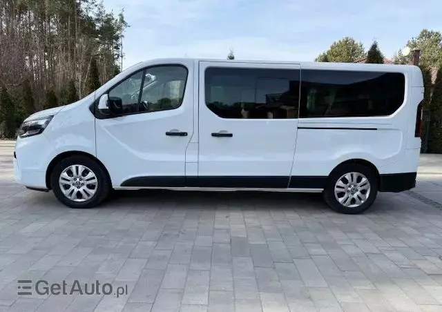 NISSAN NV300 