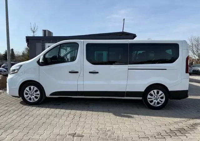 NISSAN NV300 