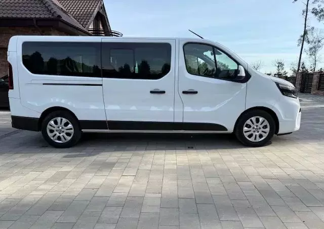 NISSAN NV300 
