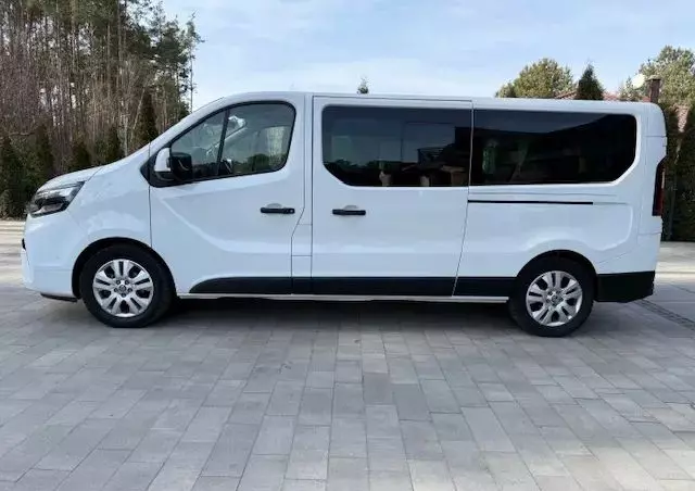 NISSAN NV300 