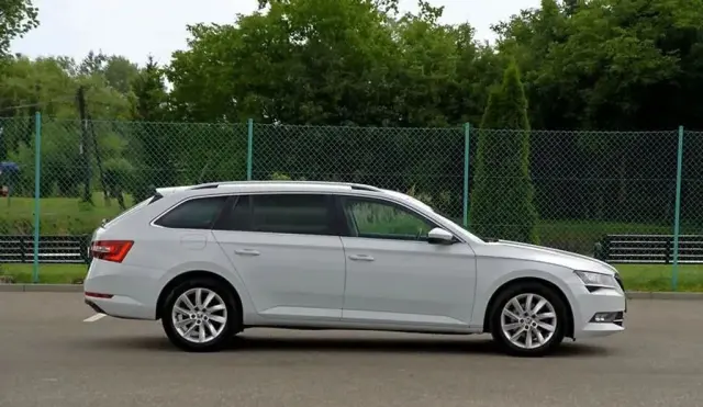 SKODA Superb 