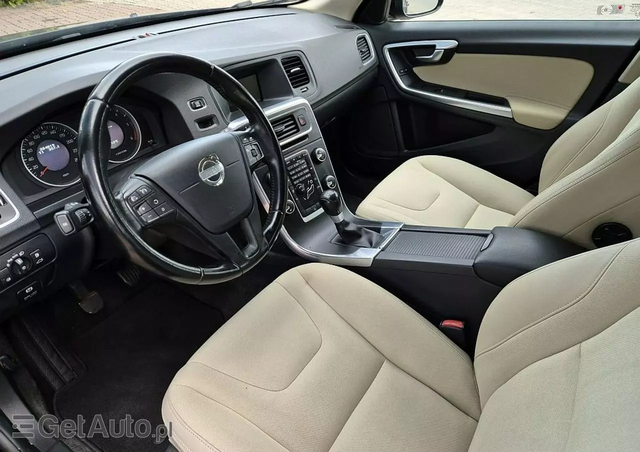 VOLVO V60 