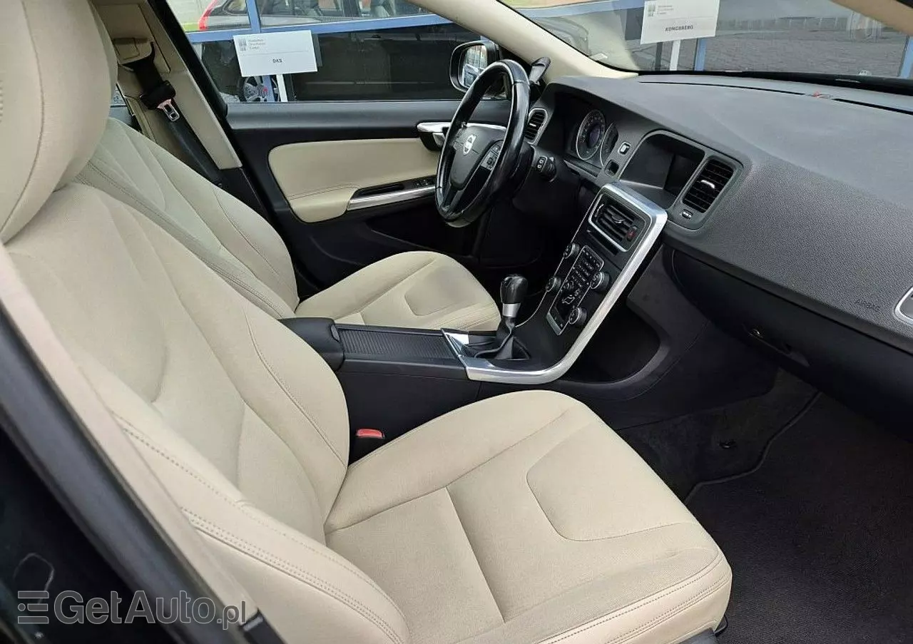 VOLVO V60 