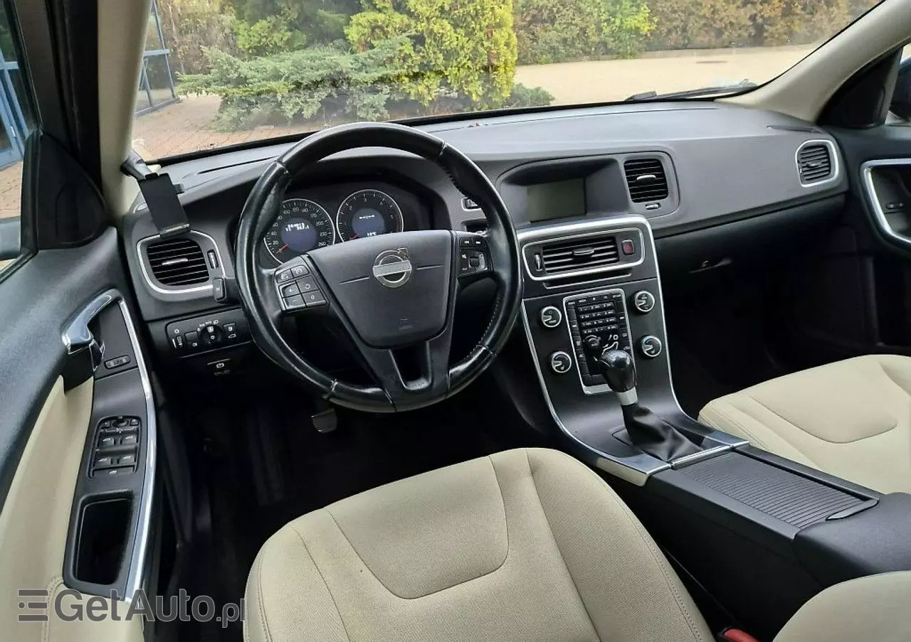 VOLVO V60 