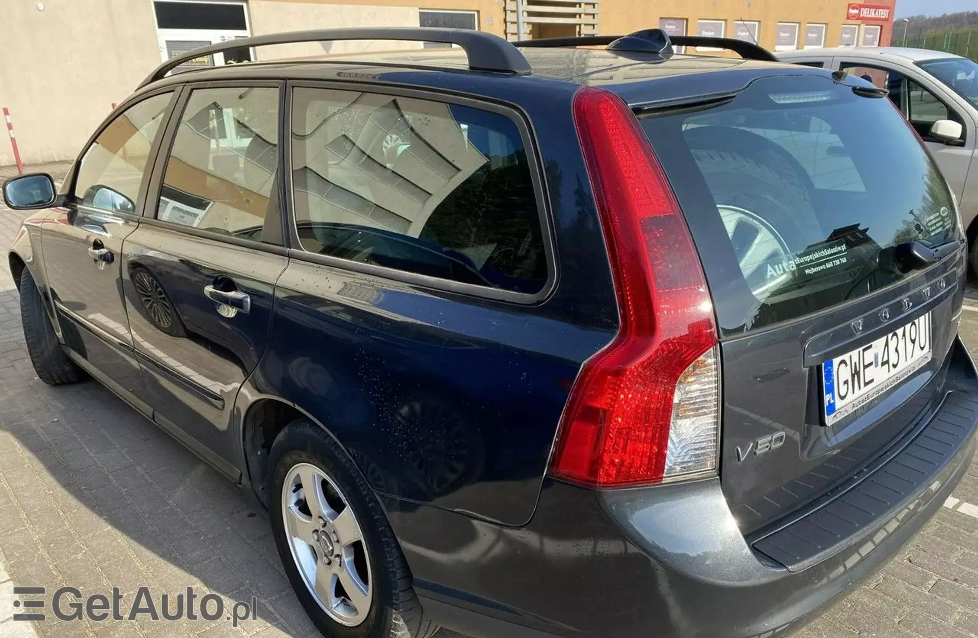 VOLVO V50 