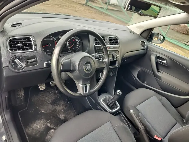 VOLKSWAGEN Polo Highline