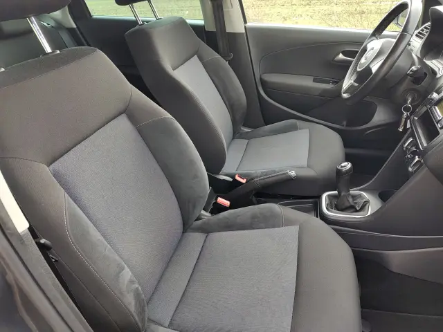 VOLKSWAGEN Polo Highline