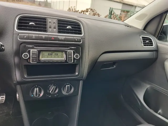 VOLKSWAGEN Polo Highline