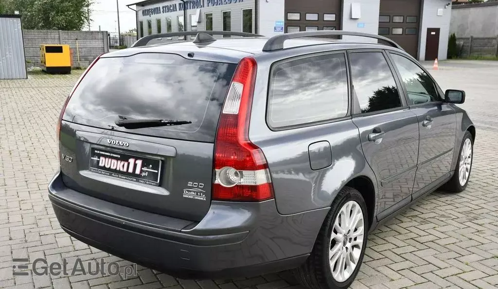 VOLVO V50 