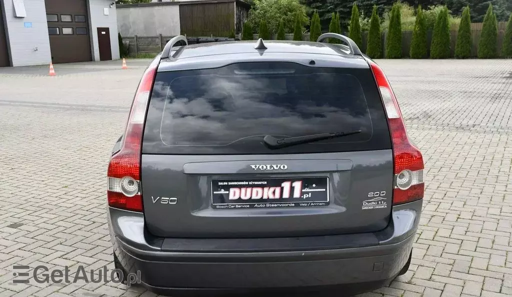 VOLVO V50 