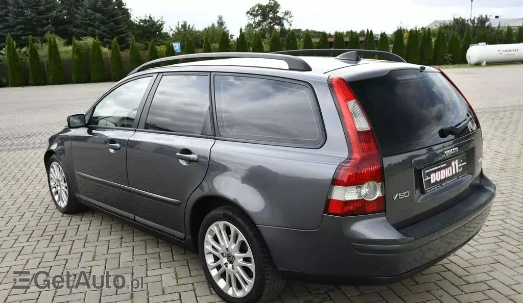 VOLVO V50 