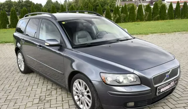 VOLVO V50 