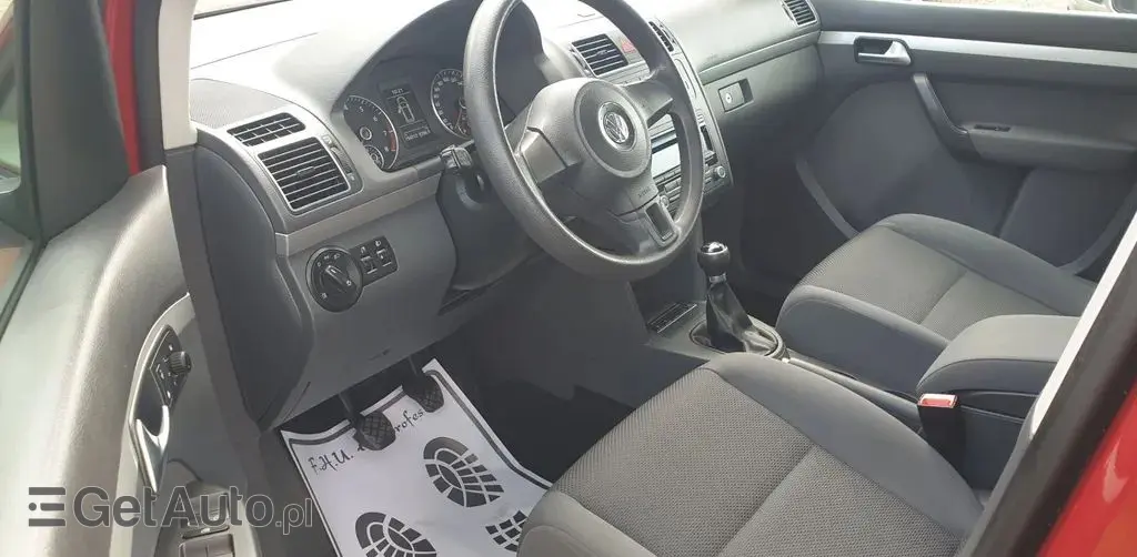 VOLKSWAGEN Touran 