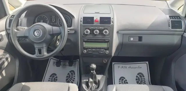 VOLKSWAGEN Touran 