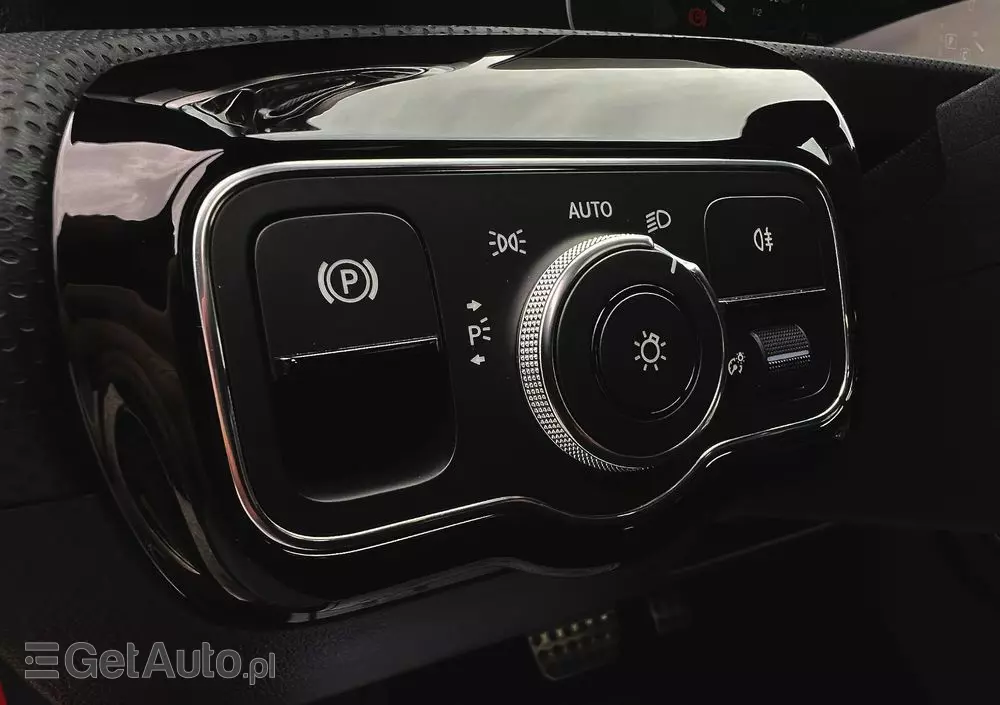 MERCEDES-BENZ Klasa A 220 4-Matic AMG Line 7G-DCT