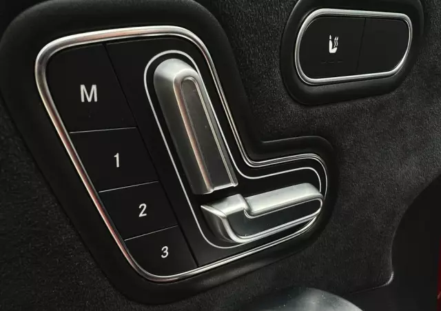 MERCEDES-BENZ Klasa A 220 4-Matic AMG Line 7G-DCT