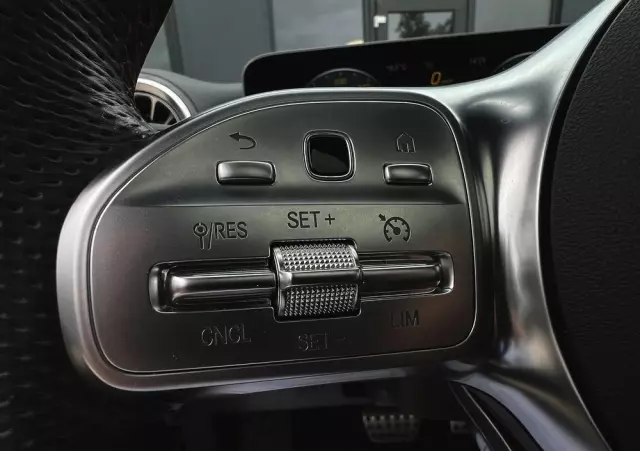 MERCEDES-BENZ Klasa A 220 4-Matic AMG Line 7G-DCT