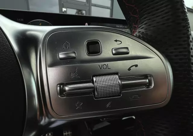 MERCEDES-BENZ Klasa A 220 4-Matic AMG Line 7G-DCT