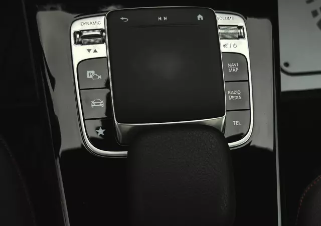 MERCEDES-BENZ Klasa A 220 4-Matic AMG Line 7G-DCT