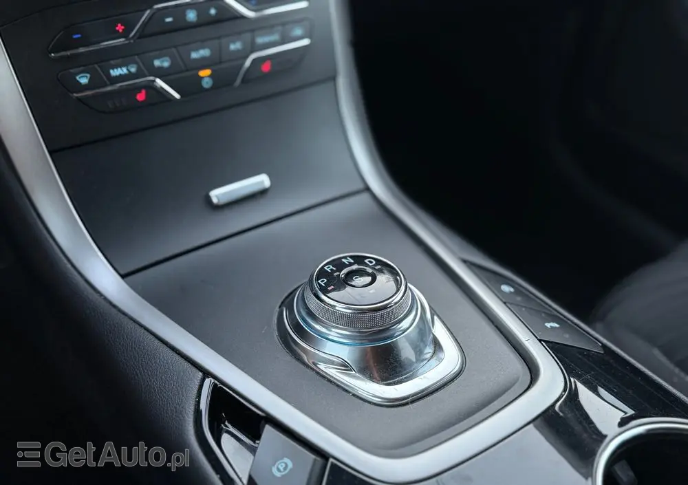 FORD S-Max 2.0 TDCi Titanium PowerShift