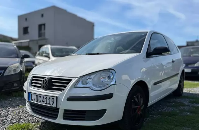 VOLKSWAGEN Polo 