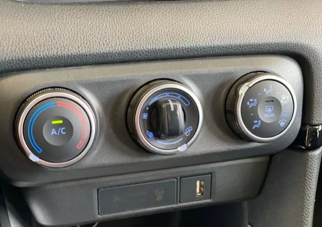 TOYOTA Yaris 1.5 Comfort