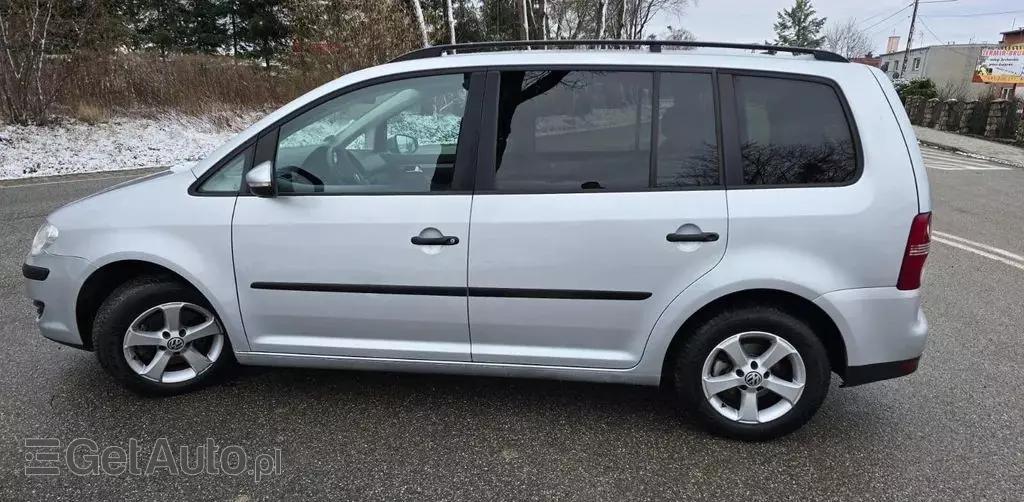 VOLKSWAGEN Touran 