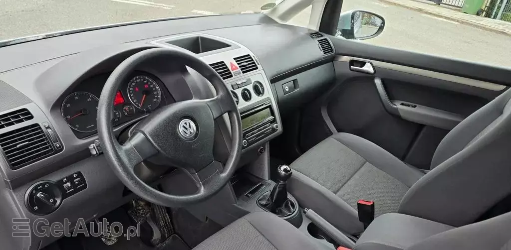 VOLKSWAGEN Touran 