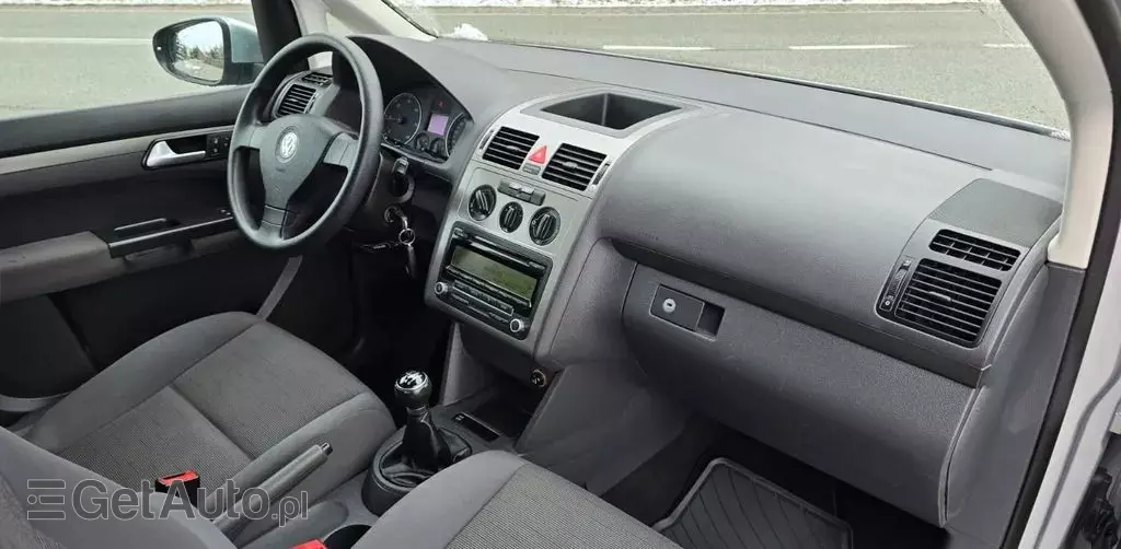 VOLKSWAGEN Touran 