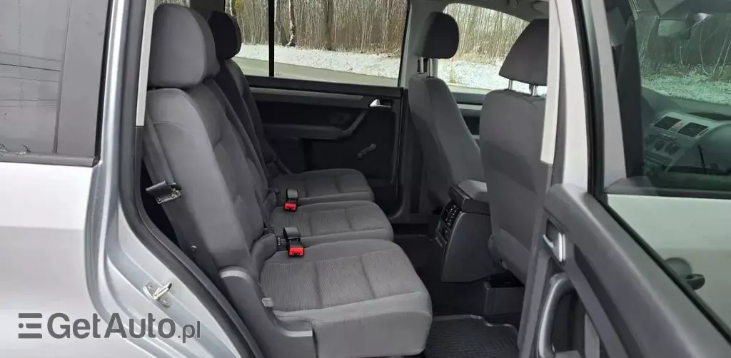 VOLKSWAGEN Touran 