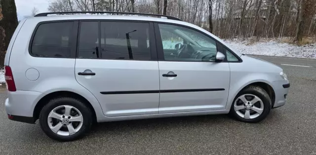 VOLKSWAGEN Touran 