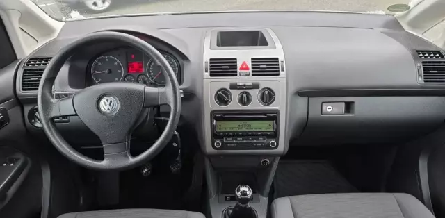 VOLKSWAGEN Touran 