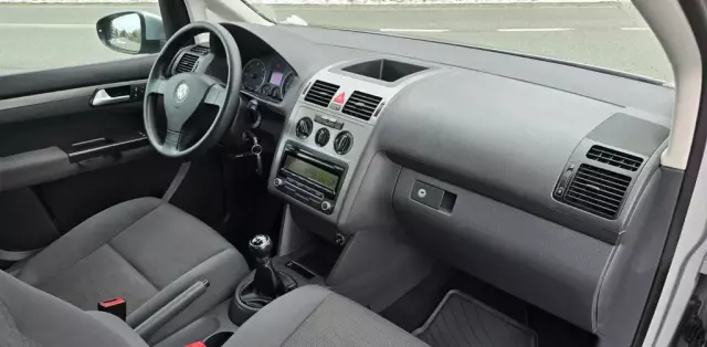 VOLKSWAGEN Touran 