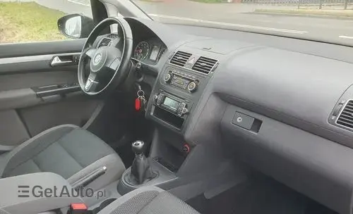 VOLKSWAGEN Touran 