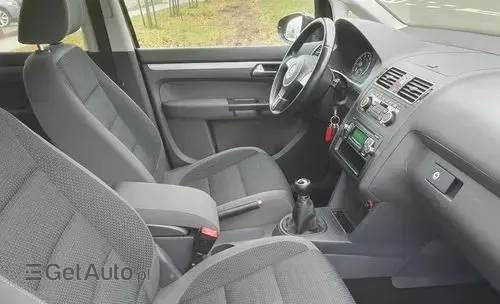 VOLKSWAGEN Touran 