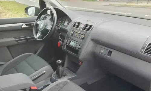 VOLKSWAGEN Touran 