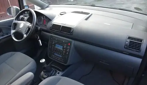 VOLKSWAGEN Sharan 
