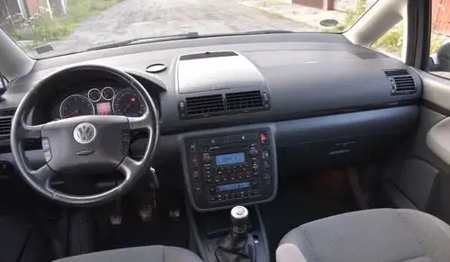 VOLKSWAGEN Sharan 