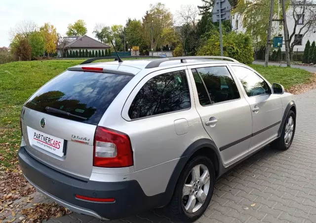 SKODA Octavia Scout 2.0 TDI DPF