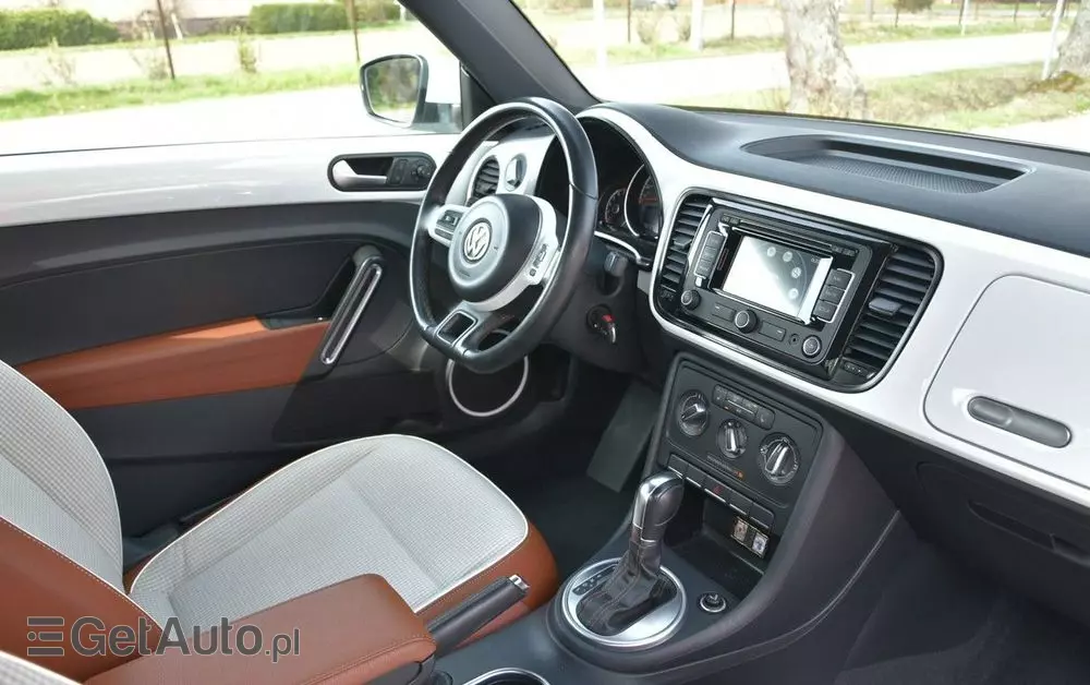 VOLKSWAGEN New Beetle 