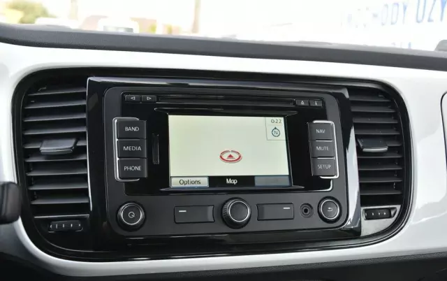 VOLKSWAGEN New Beetle 